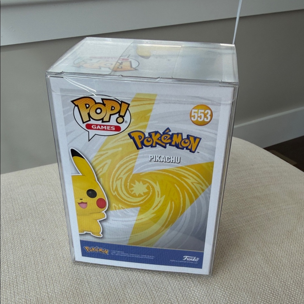 Funko Pokémon Pikachu #553 Pop! - Picture 3 of 5